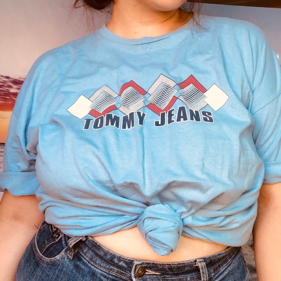 ❄️“Tommy Jeans” Tee❄️ - Picture 2 of 6